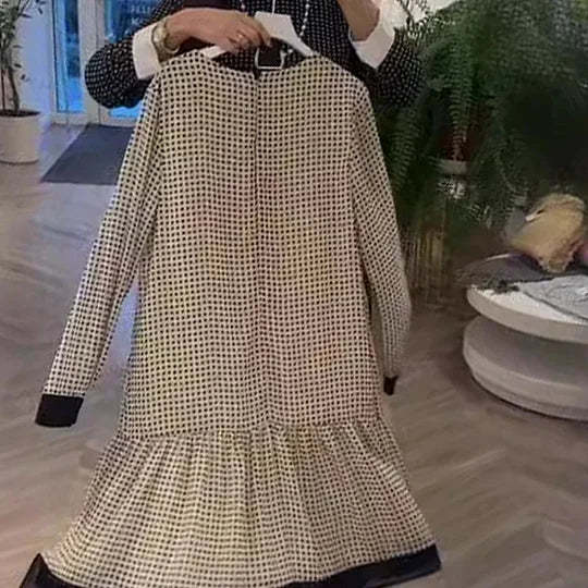 Rochie de dama eleganta cu buline cu gat rotund si maneci lungi
