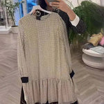 Încarcă imaginea în vizualizatorul Galerie, Rochie de dama eleganta cu buline cu gat rotund si maneci lungi
