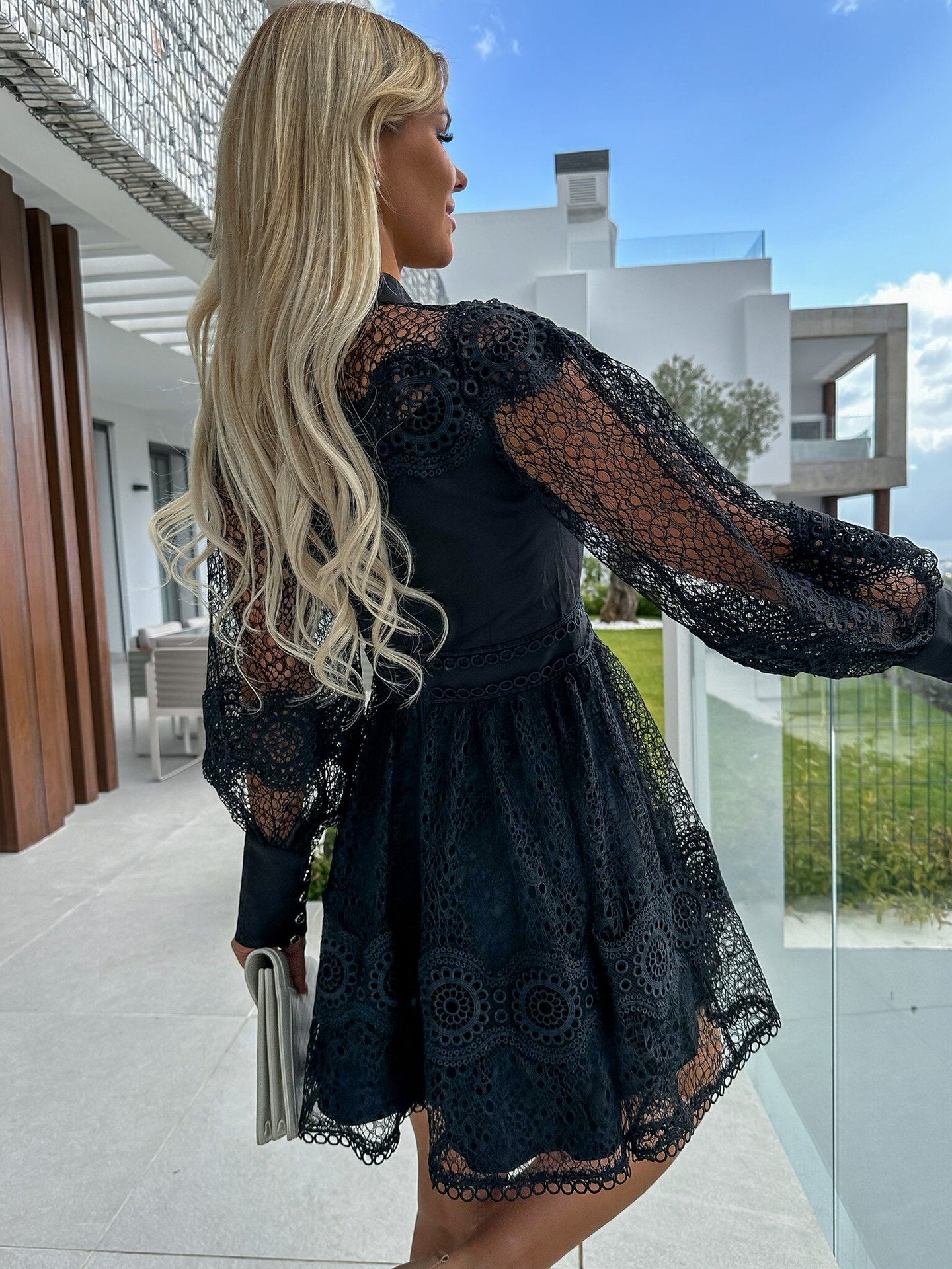 Rochie brodata cu maneci din dantela transparenta